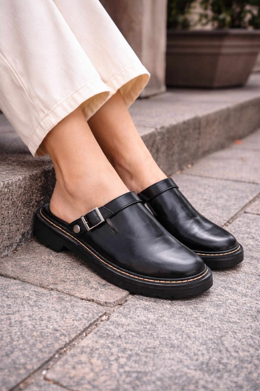 ZAPATO MUJER PUNTILLA MARTENS